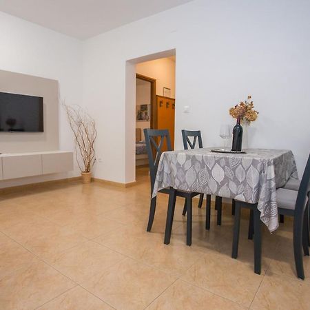 Apartment Ivan 2 Funtana Bagian luar foto