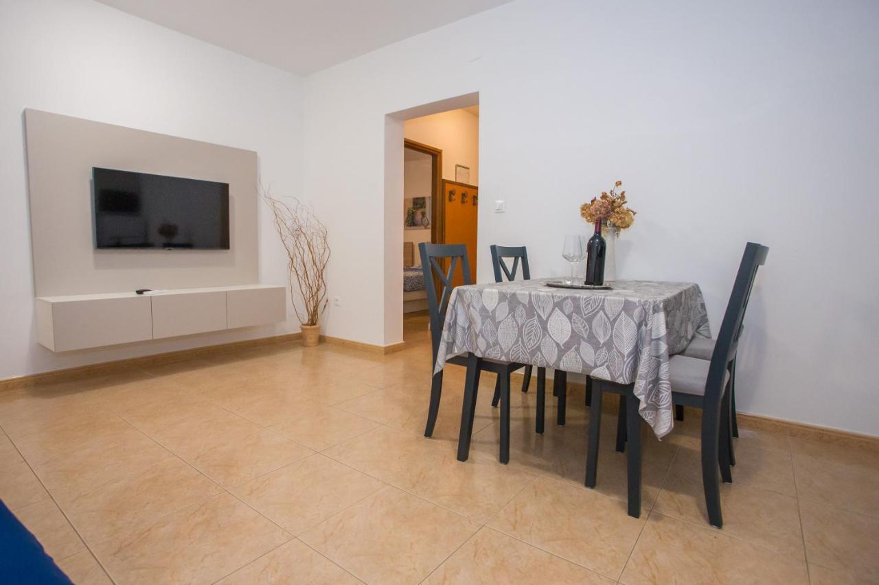 Apartment Ivan 2 Funtana Bagian luar foto