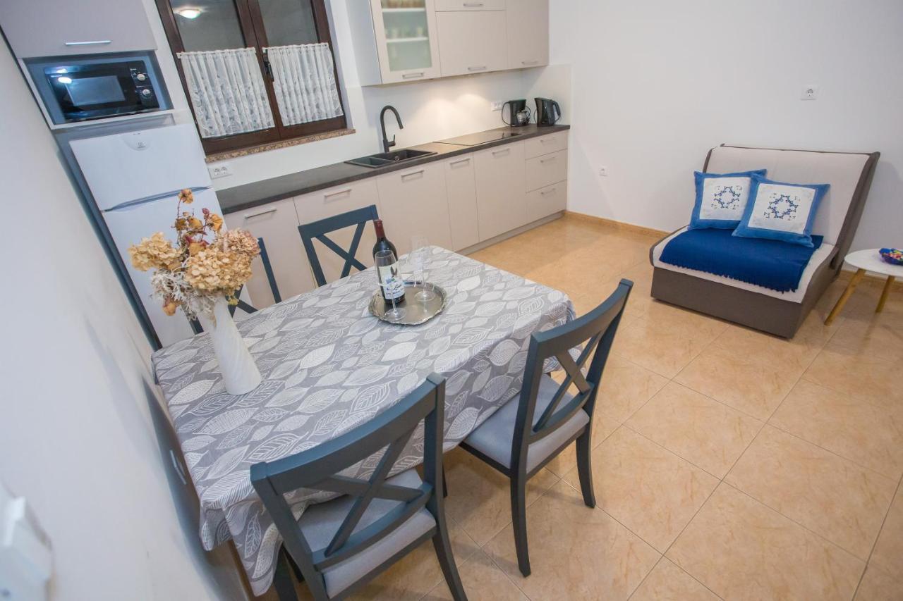 Apartment Ivan 2 Funtana Bagian luar foto