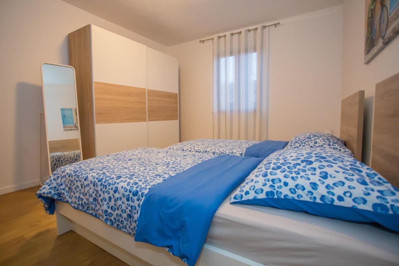 Apartment Ivan 2 Funtana Bagian luar foto