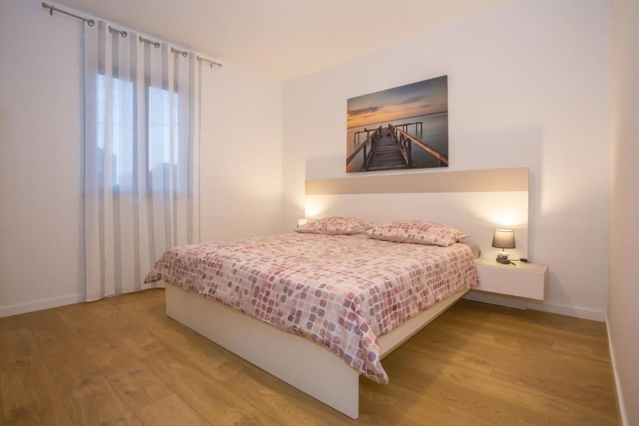 Apartment Ivan 2 Funtana Bagian luar foto