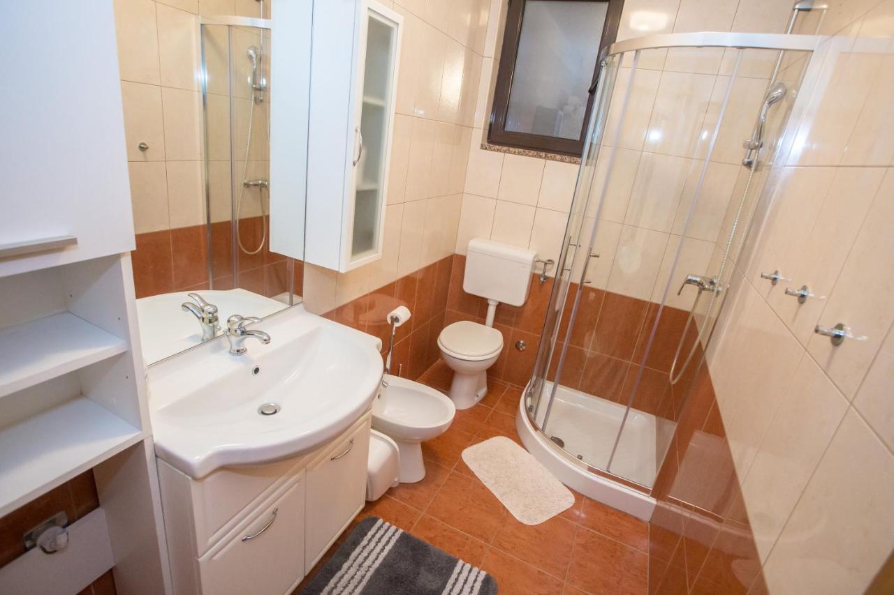 Apartment Ivan 2 Funtana Bagian luar foto