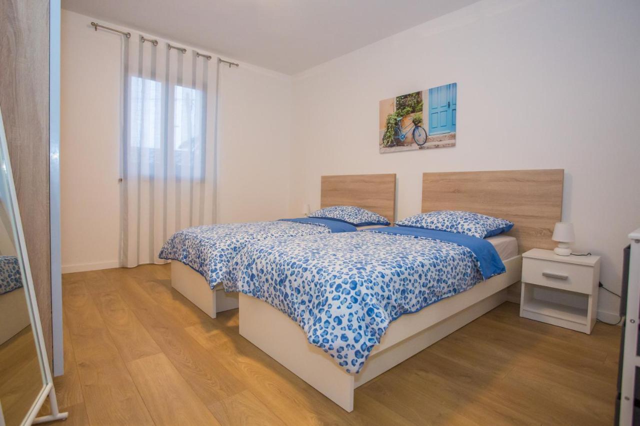 Apartment Ivan 2 Funtana Bagian luar foto