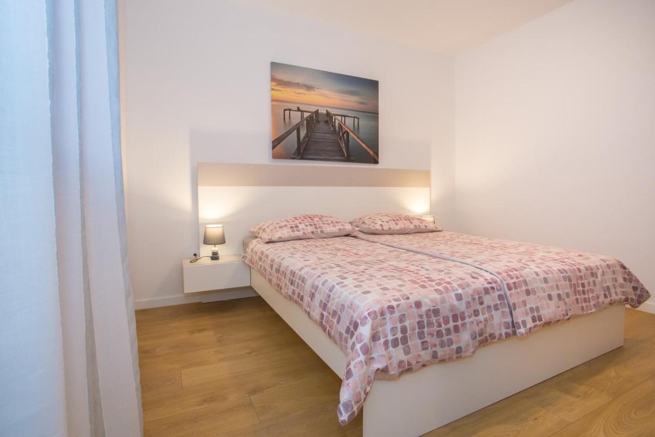 Apartment Ivan 2 Funtana Bagian luar foto