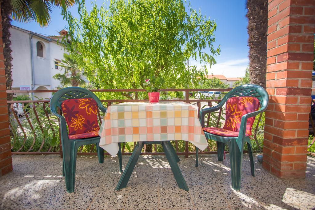 Apartment Ivan 2 Funtana Bagian luar foto