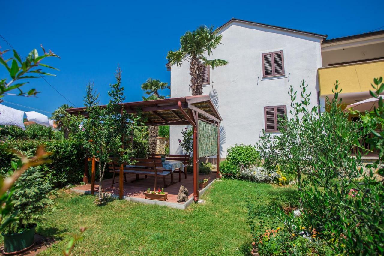Apartment Ivan 2 Funtana Bagian luar foto
